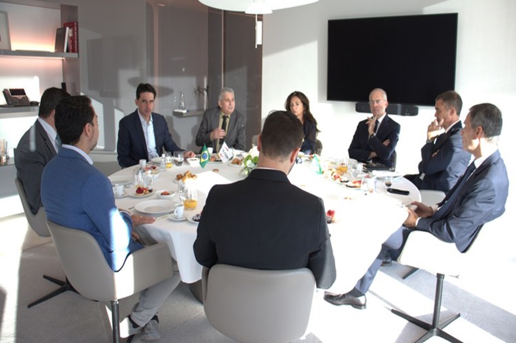 Ministro visita Porto de Marselha e sede da CMA CGM para discutir parcerias